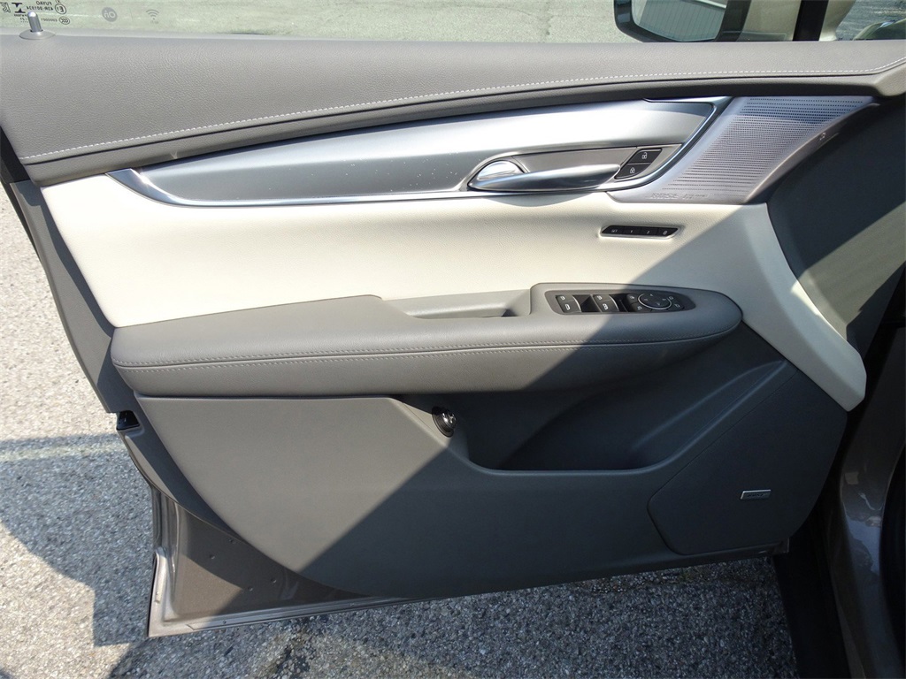 Vehicle image 20 of 22