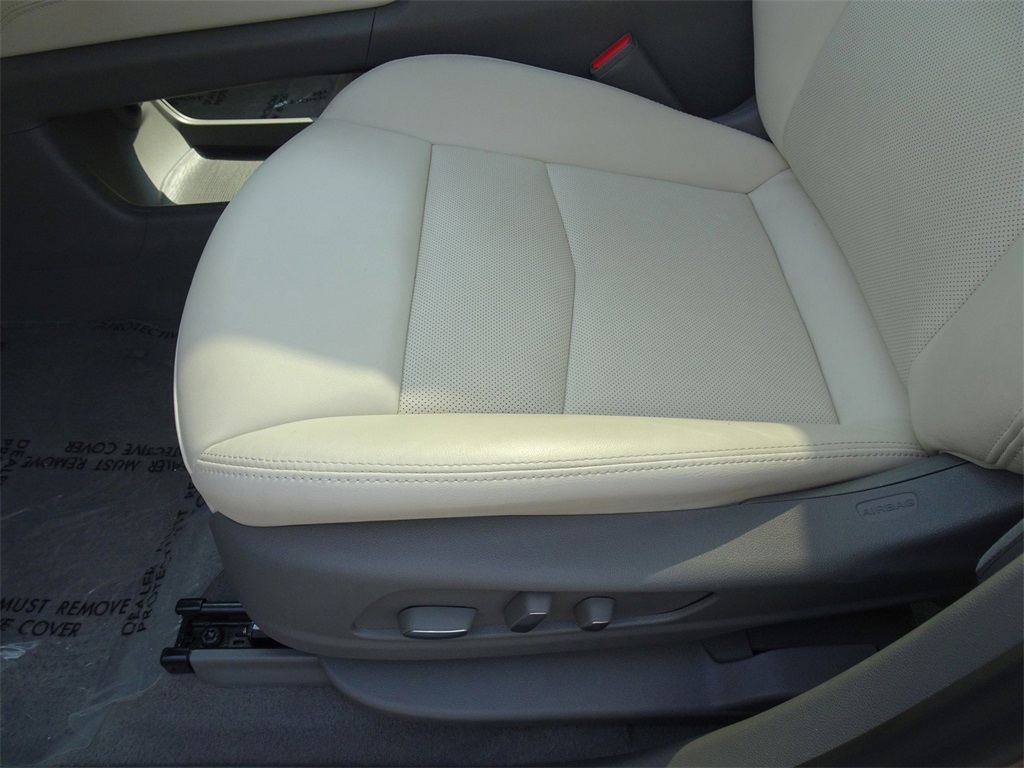 Vehicle image 21 of 22