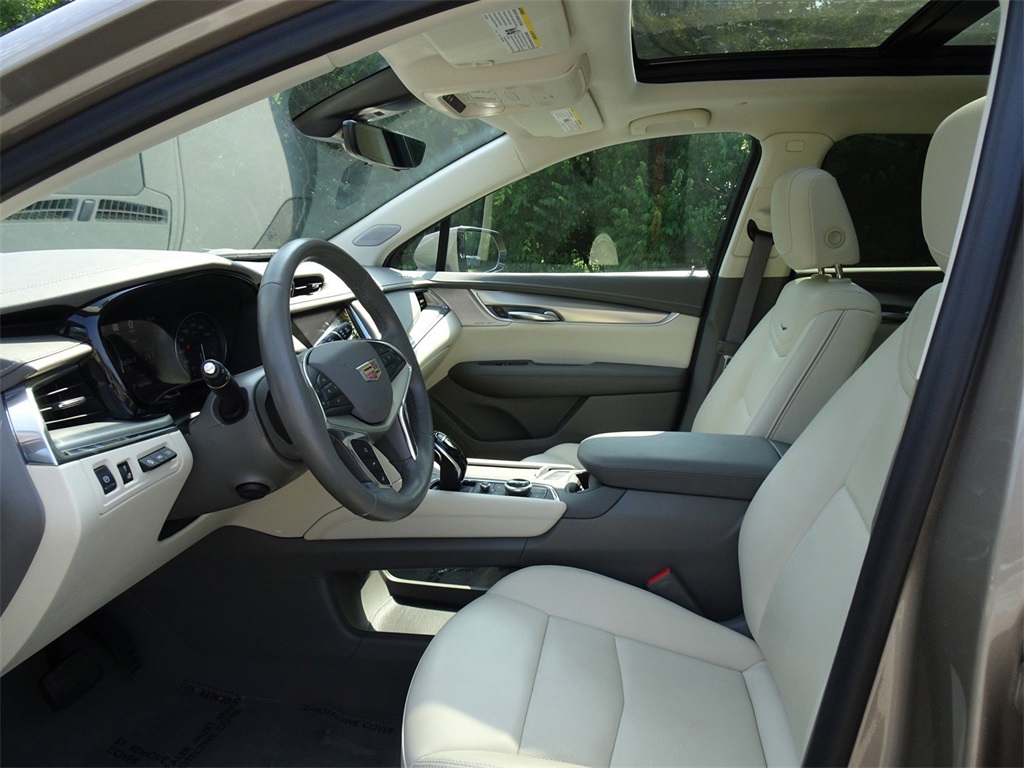 Vehicle image 13 of 22