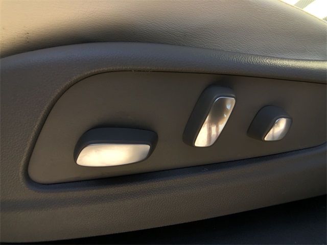 Vehicle image 20 of 28