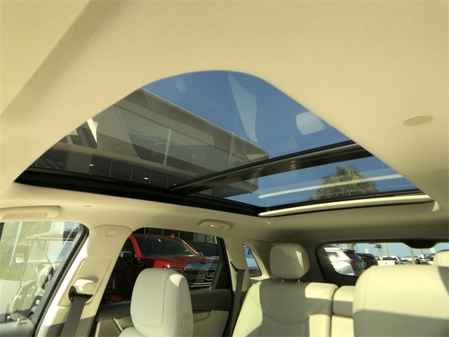 Vehicle image 27 of 28