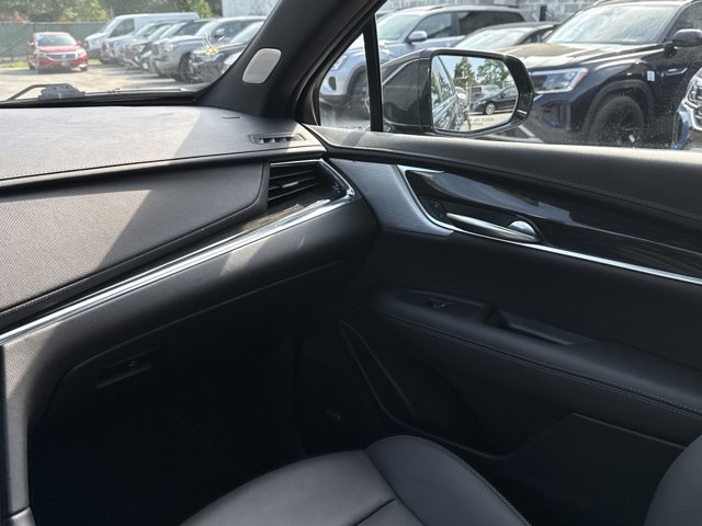 Vehicle image 16 of 42