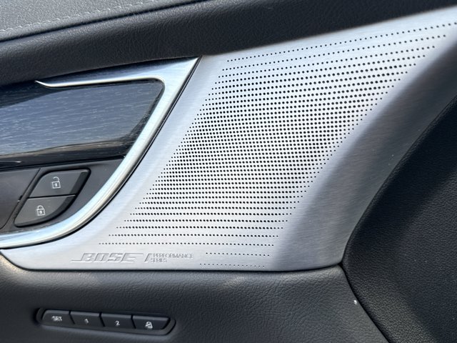 Vehicle image 28 of 42