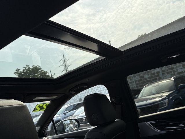 Vehicle image 17 of 42