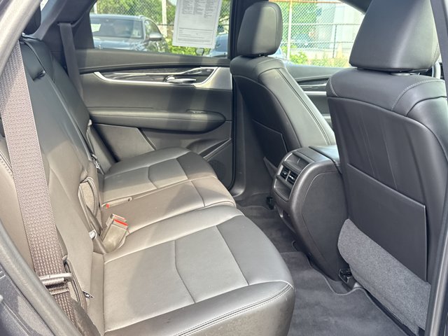 Vehicle image 33 of 42