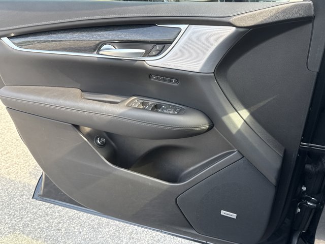 Vehicle image 27 of 42