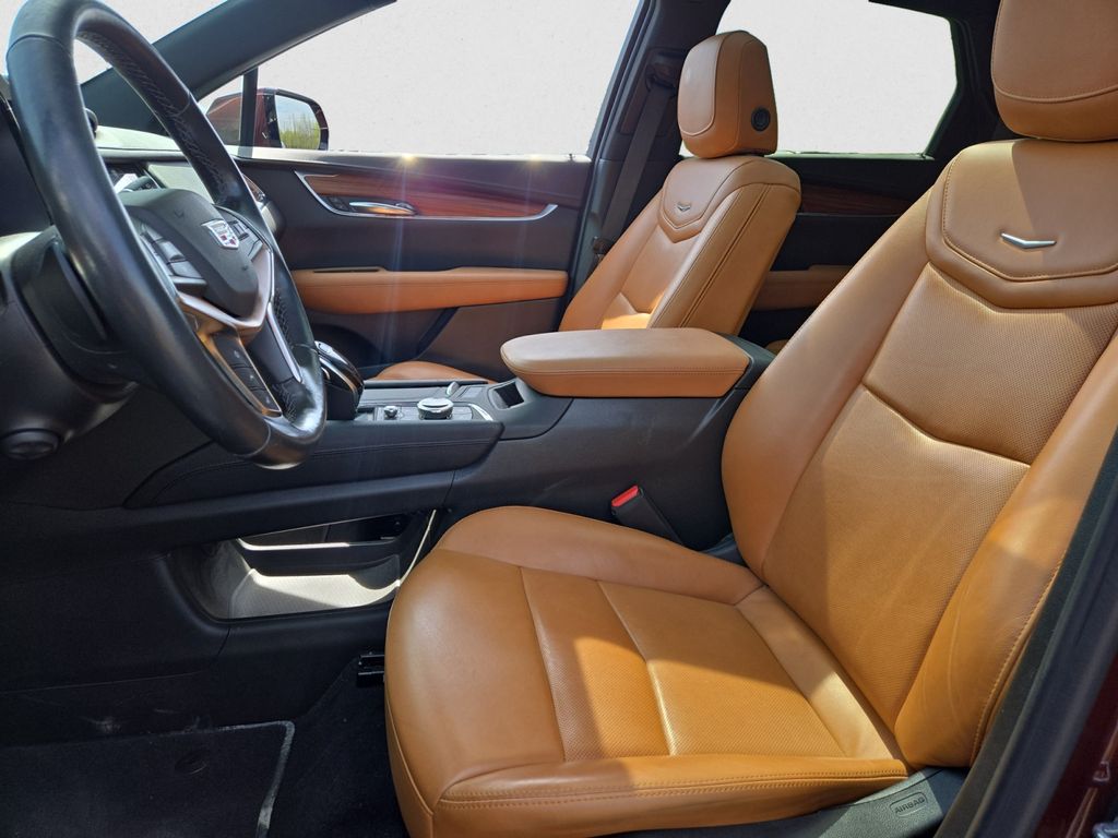 Vehicle image 10 of 25