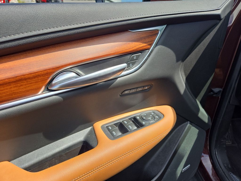 Vehicle image 11 of 25
