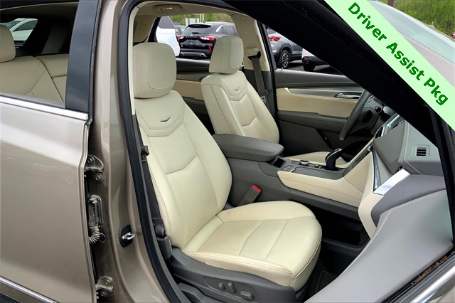 Vehicle image 10 of 32