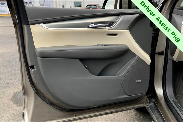 Vehicle image 23 of 32