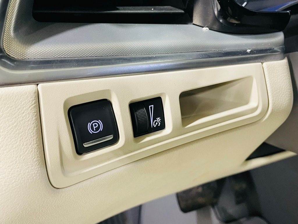 Vehicle image 47 of 48