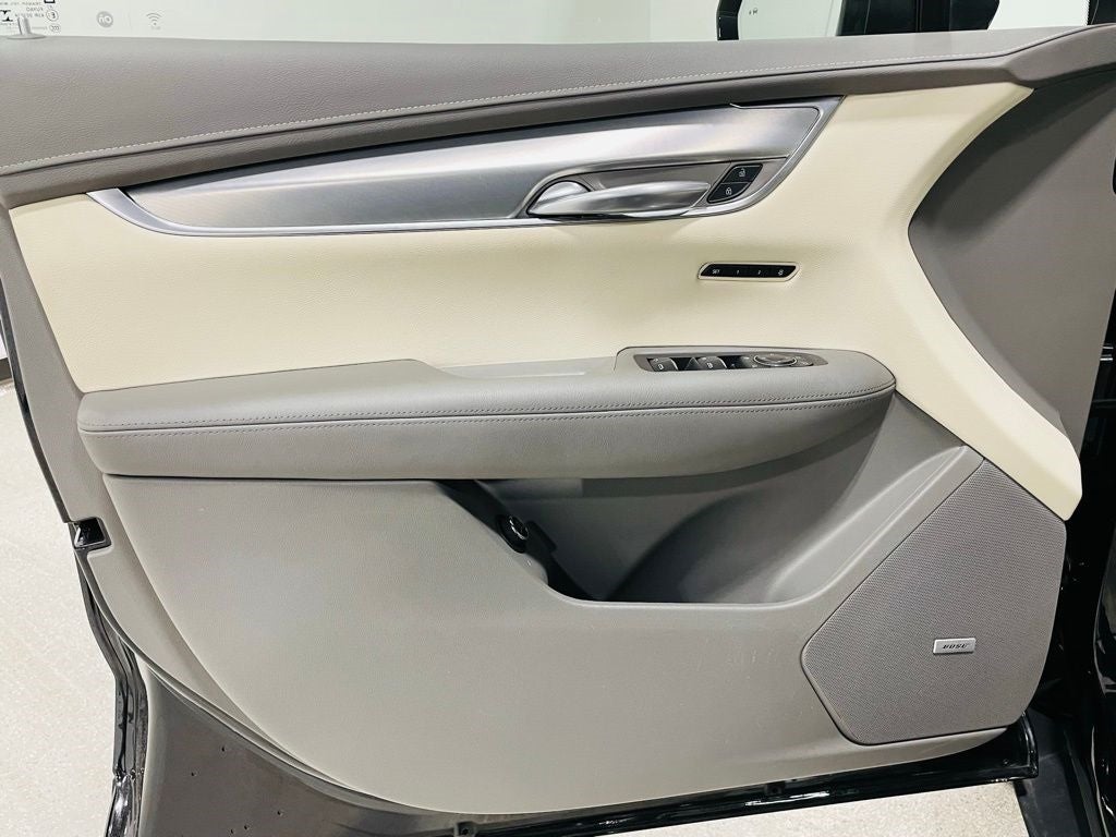 Vehicle image 40 of 48