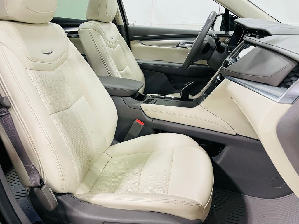 Vehicle image 26 of 48