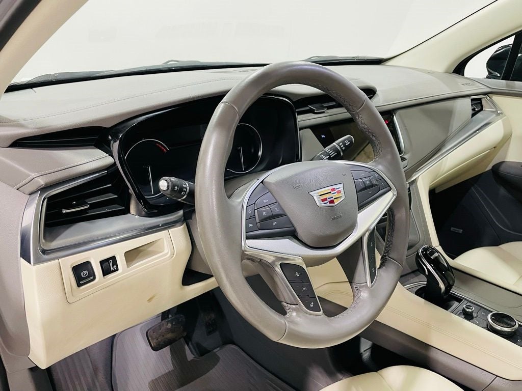 Vehicle image 33 of 48