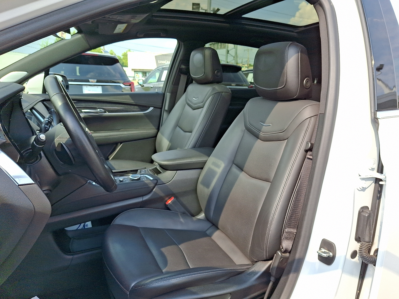 Vehicle image 10 of 30