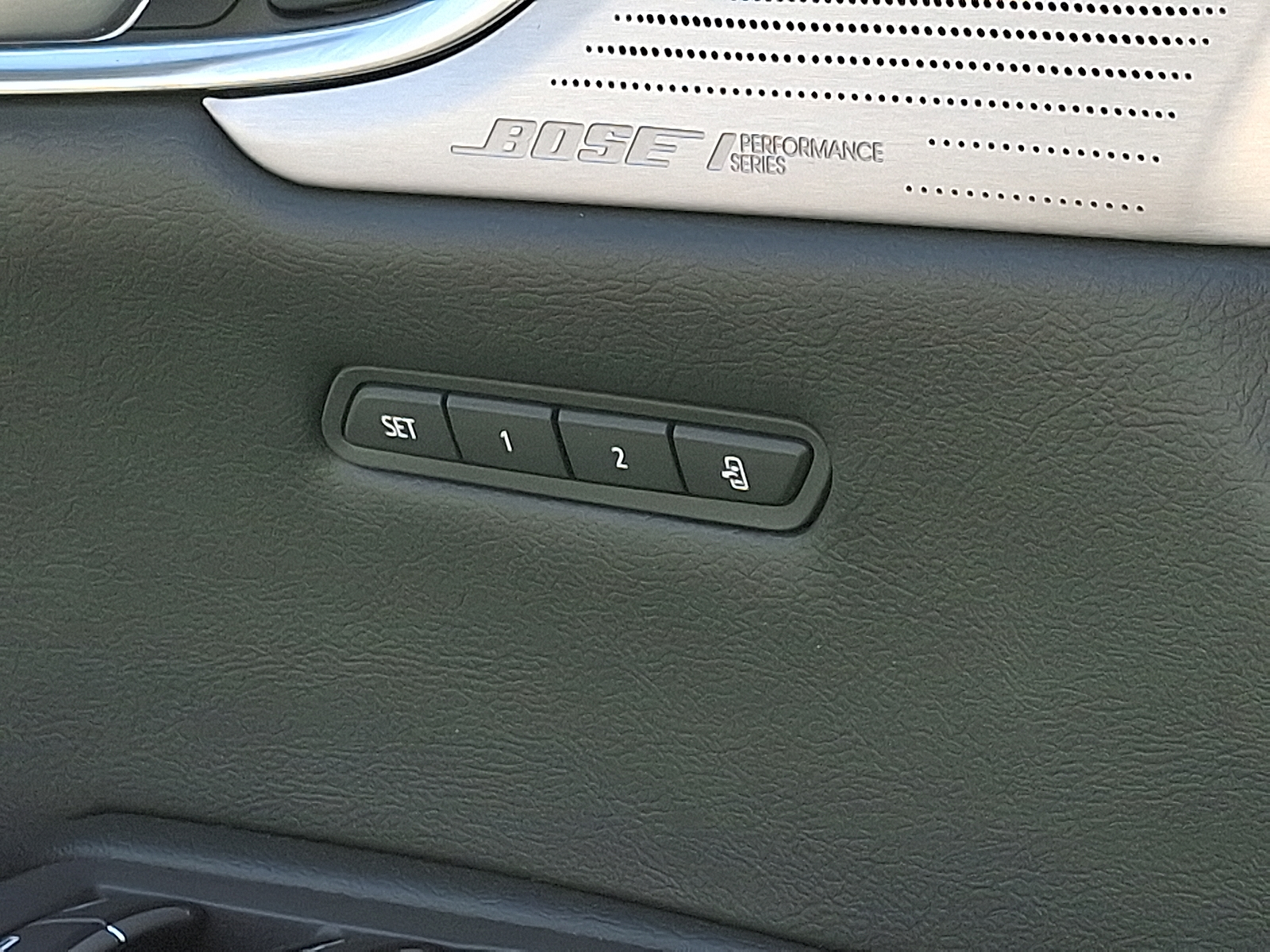 Vehicle image 24 of 30