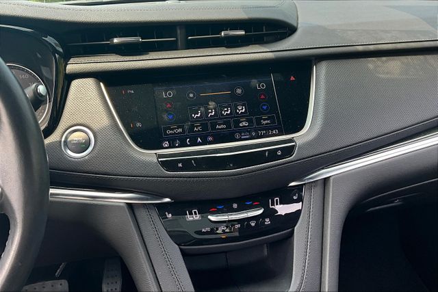 Vehicle image 21 of 33