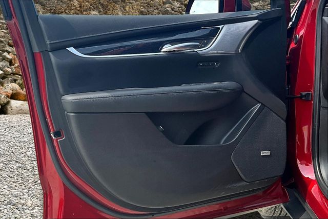 Vehicle image 23 of 33