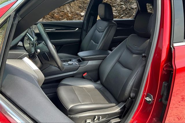 Vehicle image 10 of 33