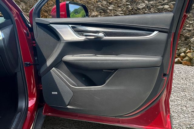 Vehicle image 31 of 33