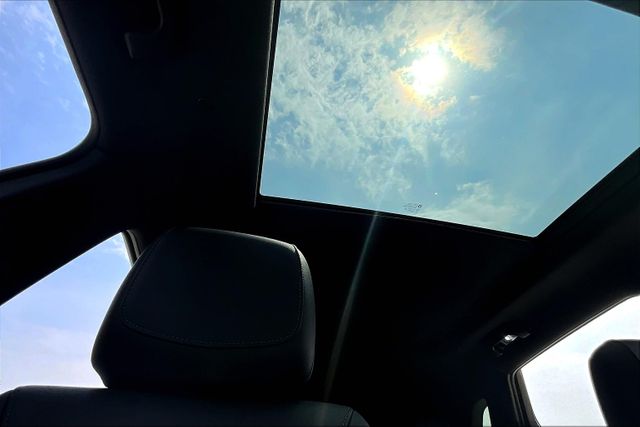 Vehicle image 12 of 33