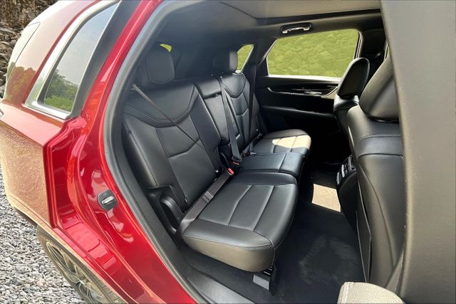 Vehicle image 9 of 33
