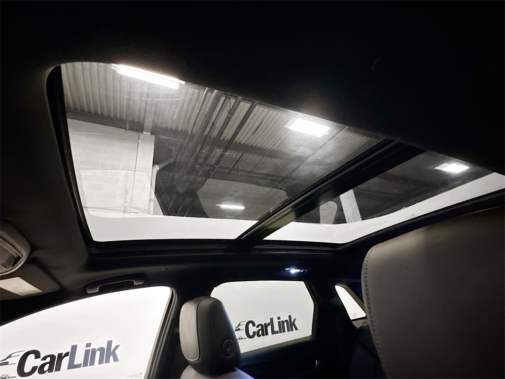 Vehicle image 22 of 33
