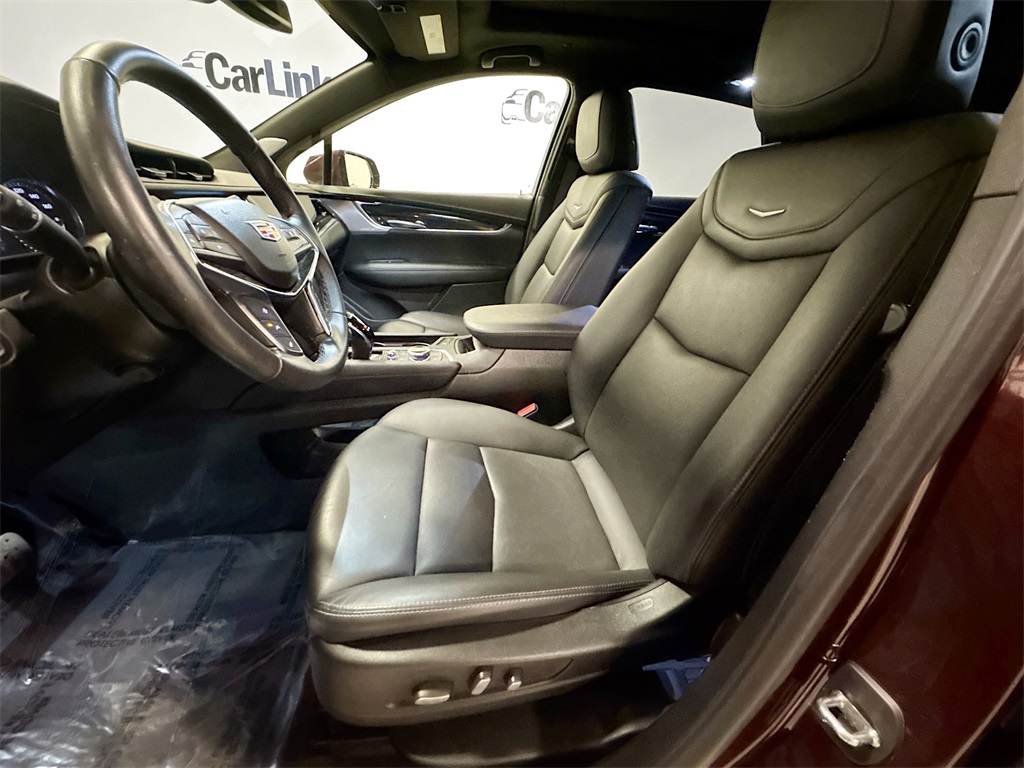Vehicle image 21 of 33