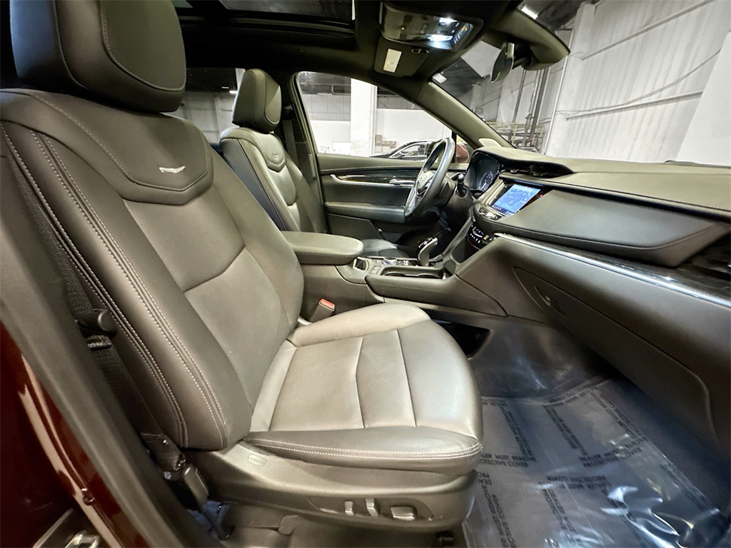 Vehicle image 29 of 33