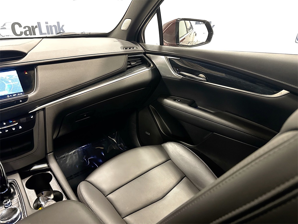Vehicle image 24 of 33