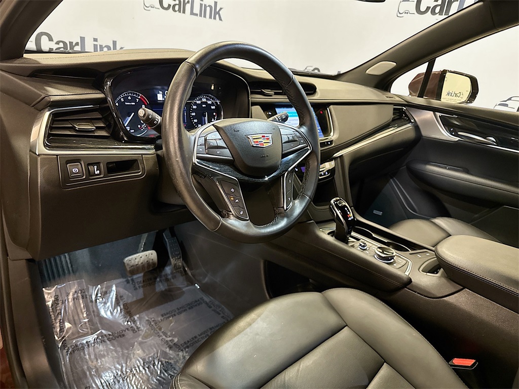 Vehicle image 8 of 33