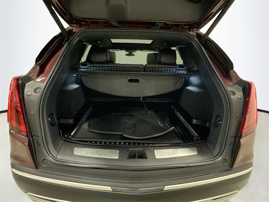 Vehicle image 27 of 33