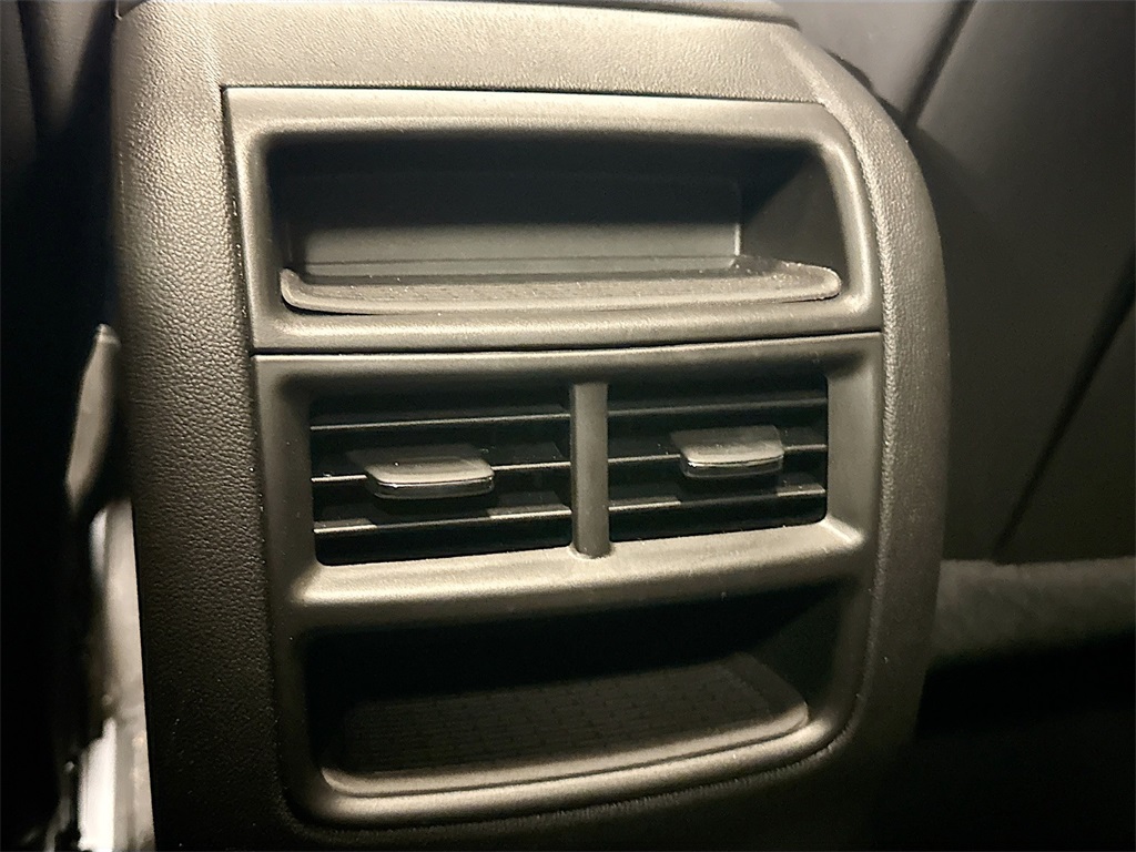 Vehicle image 26 of 33