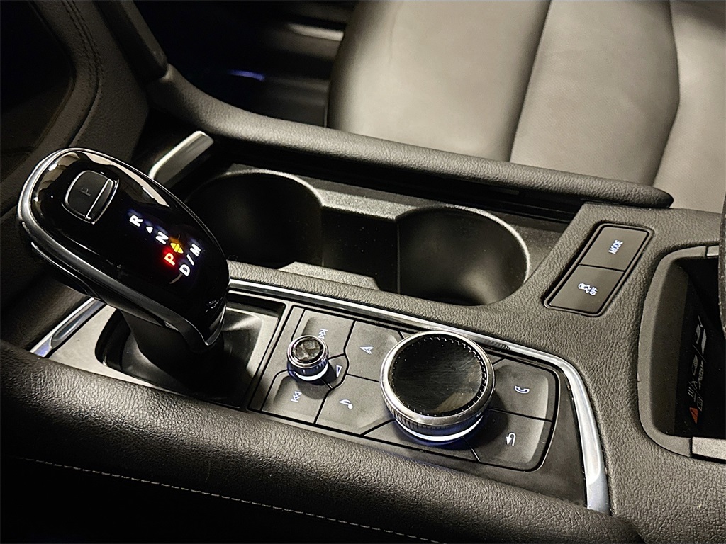 Vehicle image 16 of 33