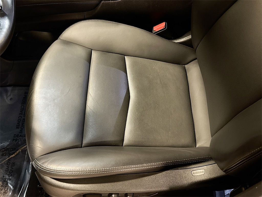 Vehicle image 19 of 33