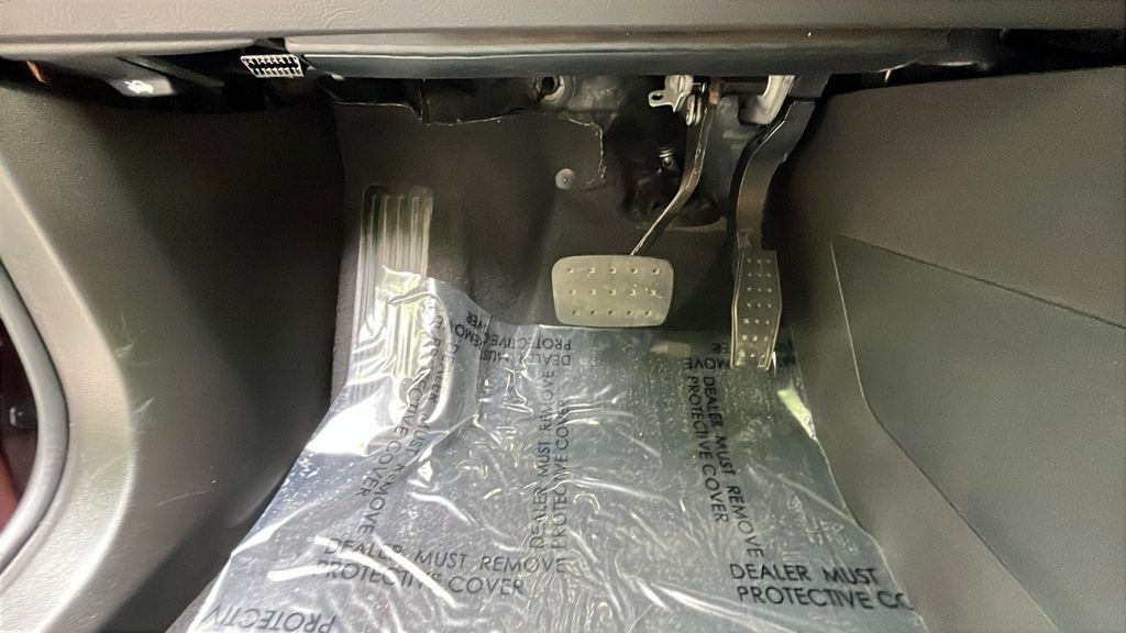 Vehicle image 14 of 24