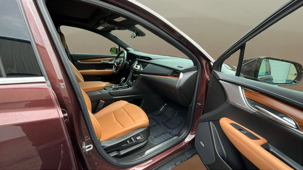 Vehicle image 23 of 24