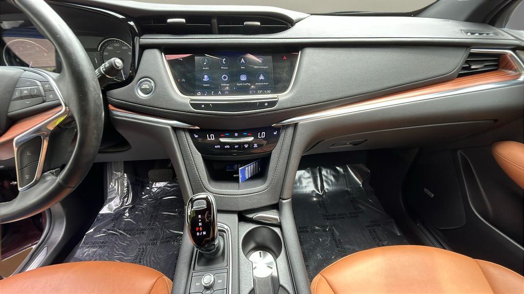 Vehicle image 21 of 24