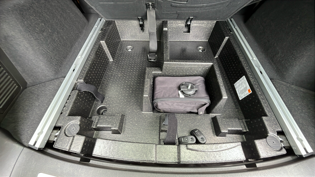 Vehicle image 22 of 24