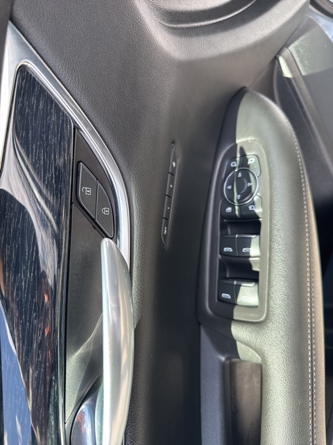 Vehicle image 12 of 31