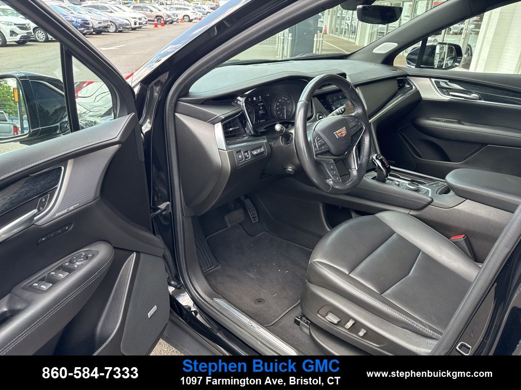 Vehicle image 25 of 29