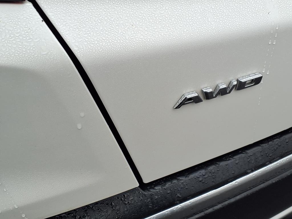 Vehicle image 10 of 34