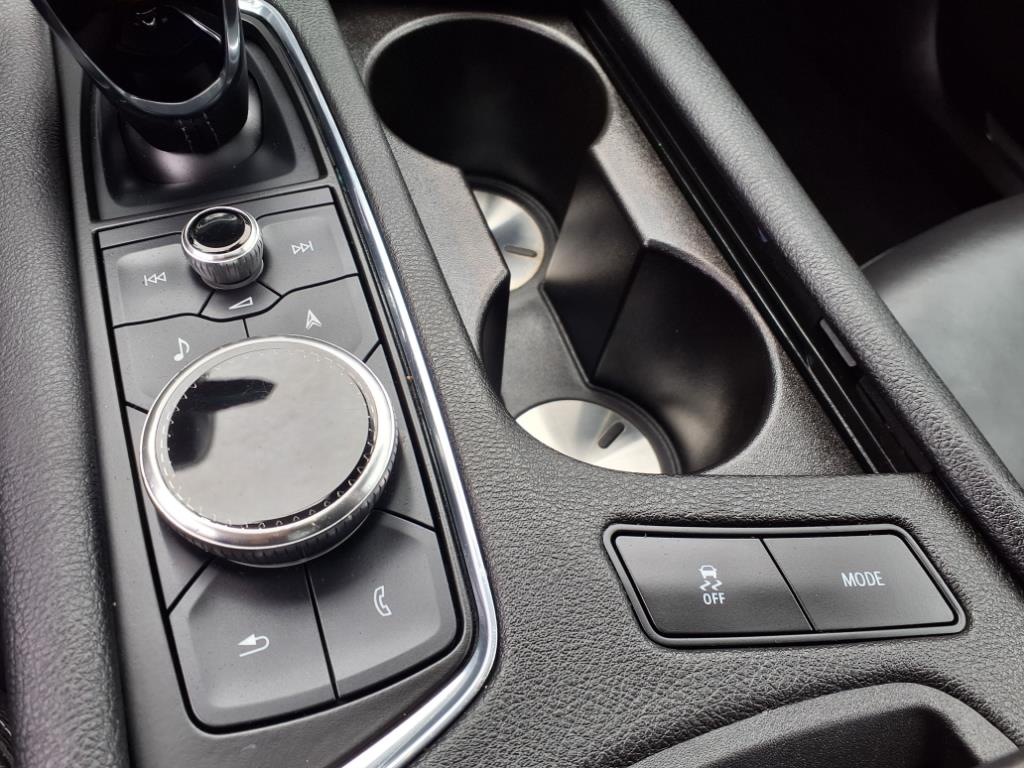 Vehicle image 31 of 34