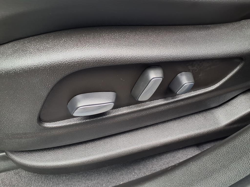 Vehicle image 22 of 34