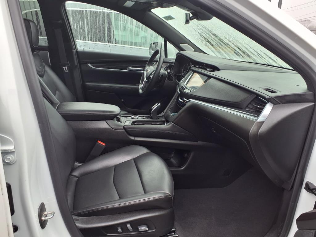 Vehicle image 33 of 34