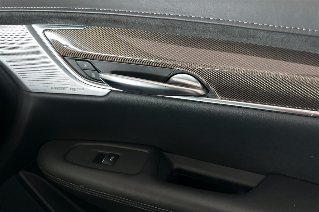 Vehicle image 21 of 32