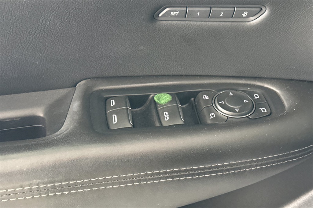 Vehicle image 11 of 32