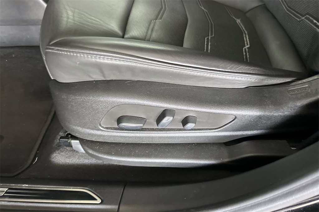 Vehicle image 12 of 32