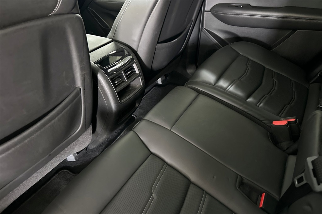 Vehicle image 13 of 32