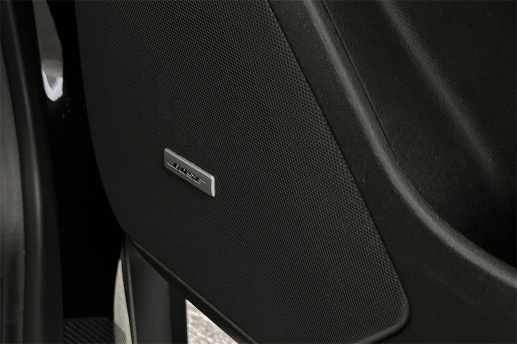 Vehicle image 22 of 32